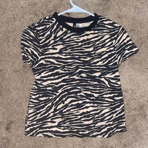 Cute tiger shirt! 🐯 brand~ Divided price~$5